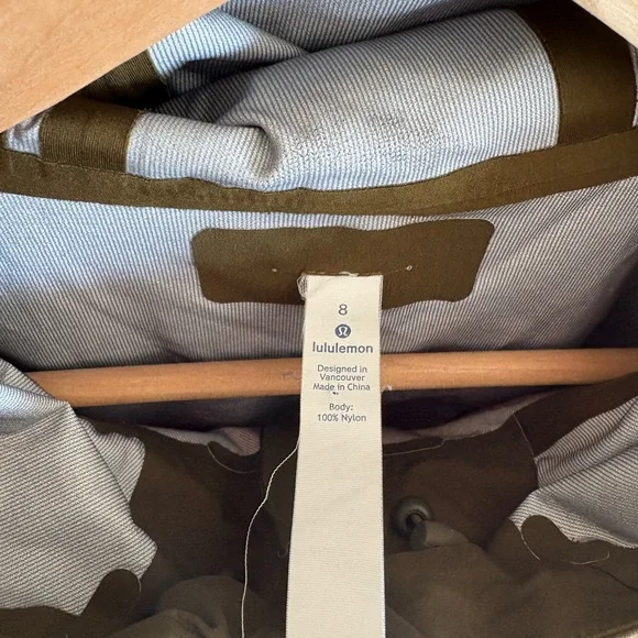 Lululemon Rain Rival Jacket Size 8 - Picture 3 of 5